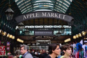 apple market signage