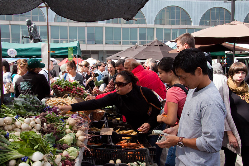 smart shopper at farmers markets